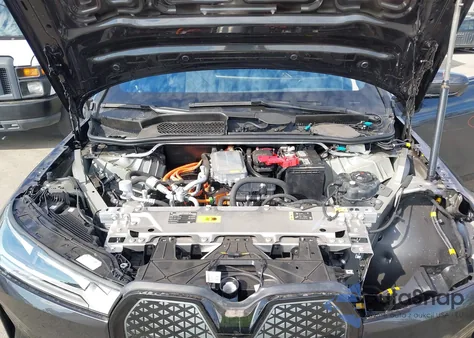 2025 BMW Ix xDrive50 из США, поврежденный, VIN WB523CF00SCS58721